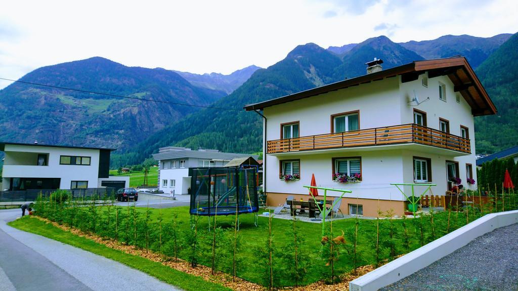 Haus Attos Apartment Umhausen Exterior photo